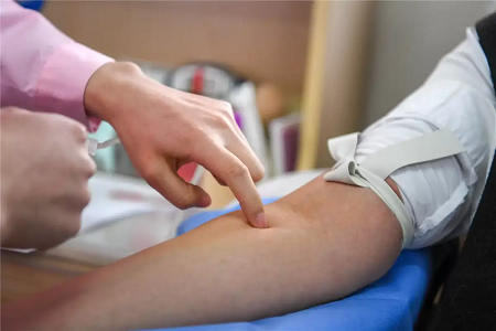 Babio ngenalake kanthi cepet typhoid IGG / Uji Test kit kanggo diagnosa titik-perawatan sing bisa dipercaya